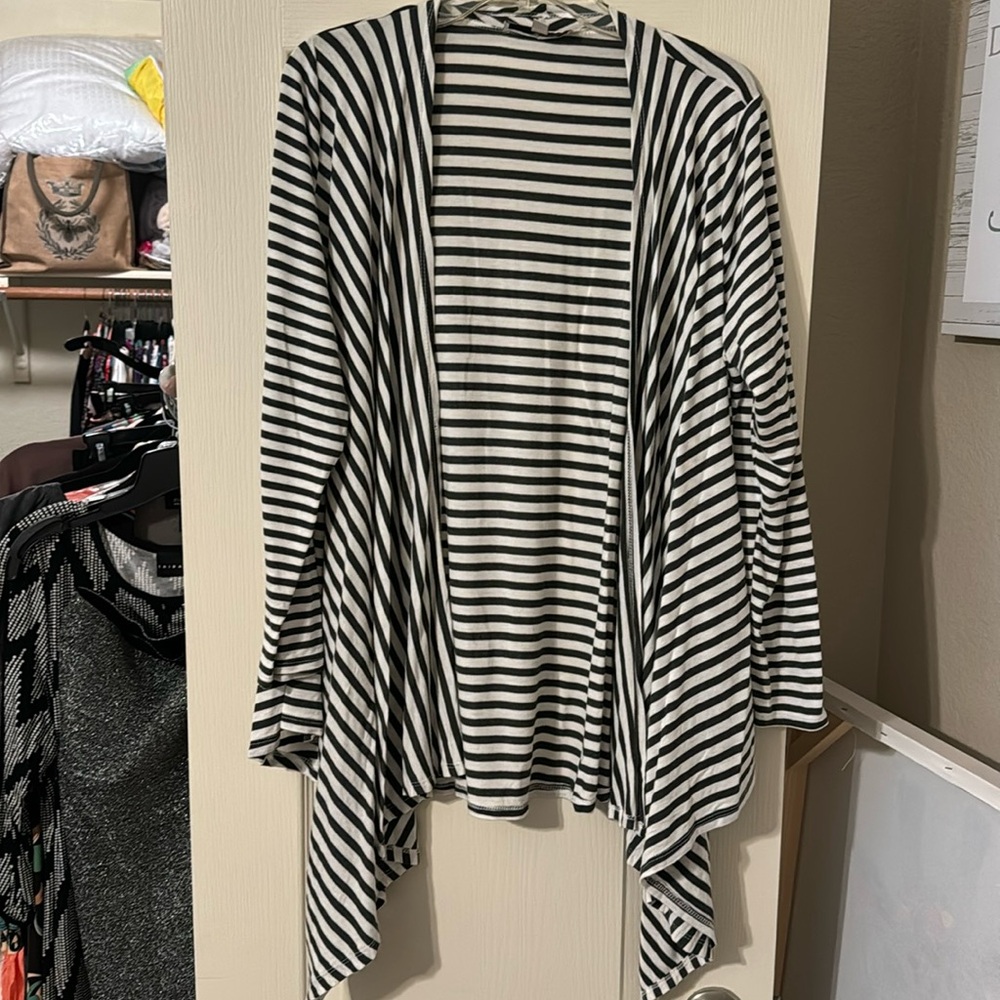 Charcoal and white flowing cardigan